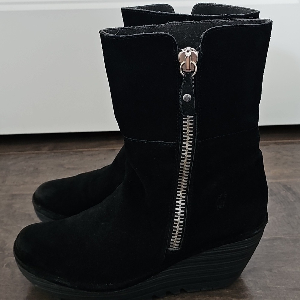 Fly London Yex Black Suede Foldover Wedge Ankle Boots Side Zipper Sz 40 (9-9.5)